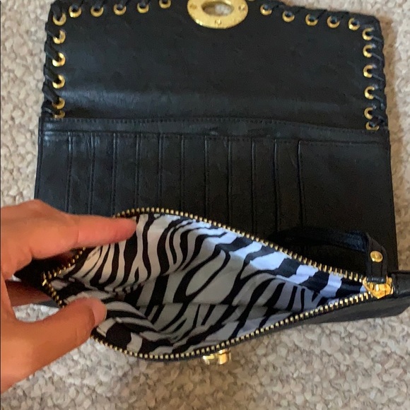 Black and gold clutch - Picture 4 of 6